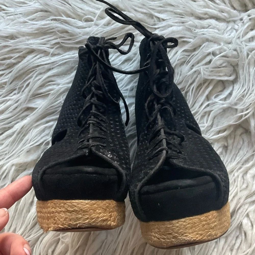 Jeffrey Campbell Dakota Black Suede Perforated Lace Up Wedge Sandals EUC Size 6